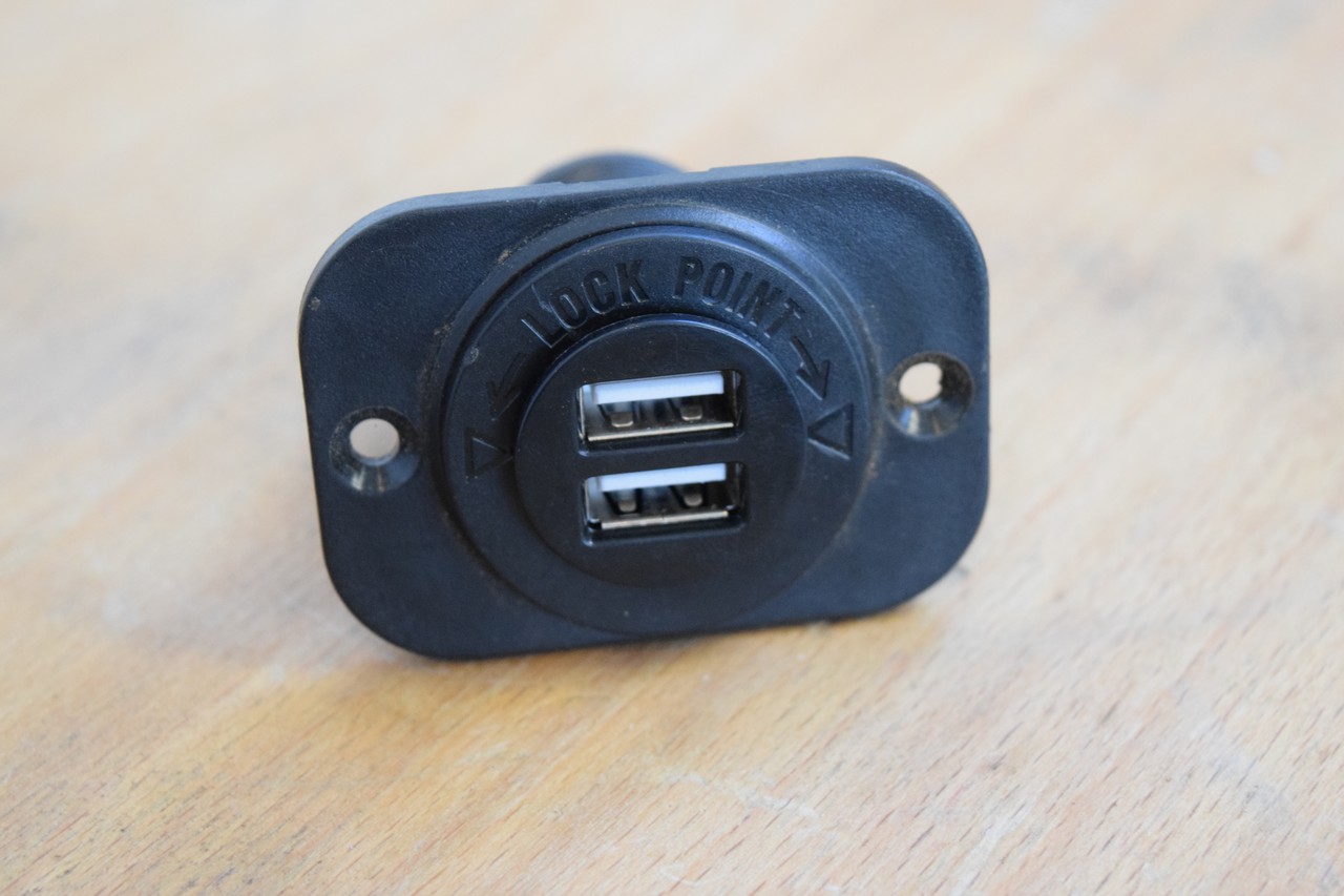 Blue Rally comment installer une prise 12V / USB ? Sortie de Grange — free download